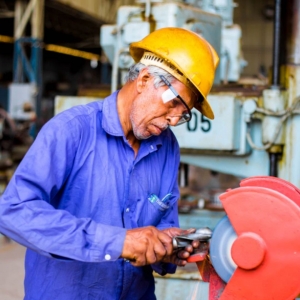 When to Use CNC and Conventional Machining in Toronto